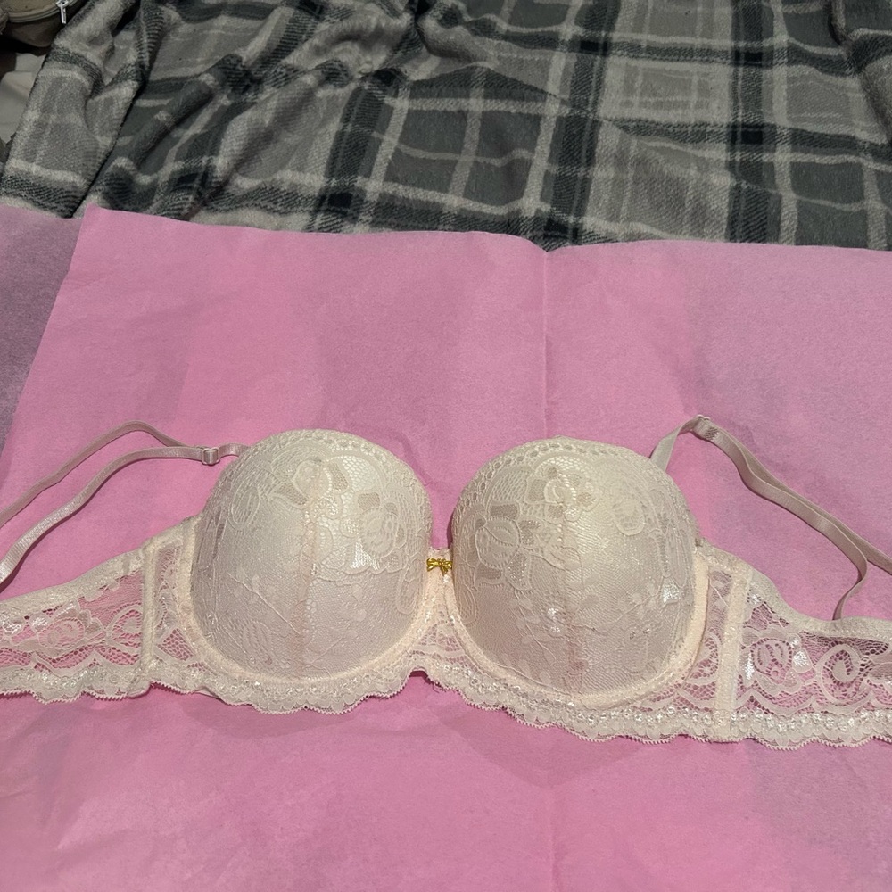 Elegant Lace Underwire Bra - Cream